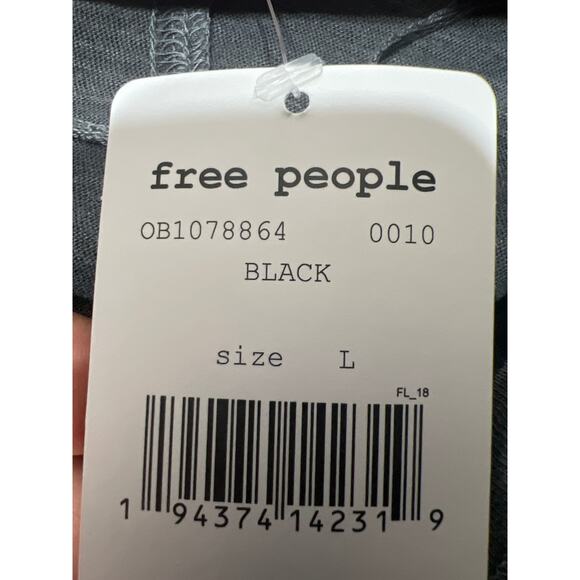 We The Free On My Mind Womens V-Neck Long Sleeve Loose Top Black Size L NWT - Picture 6 of 12